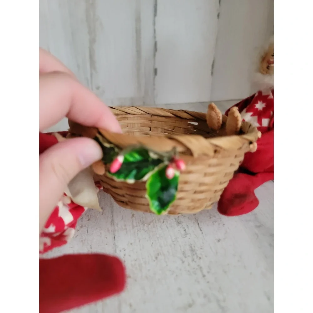 Annalee Mr Mrs Santa Claus carrying basket Xmas vintage home decor unique